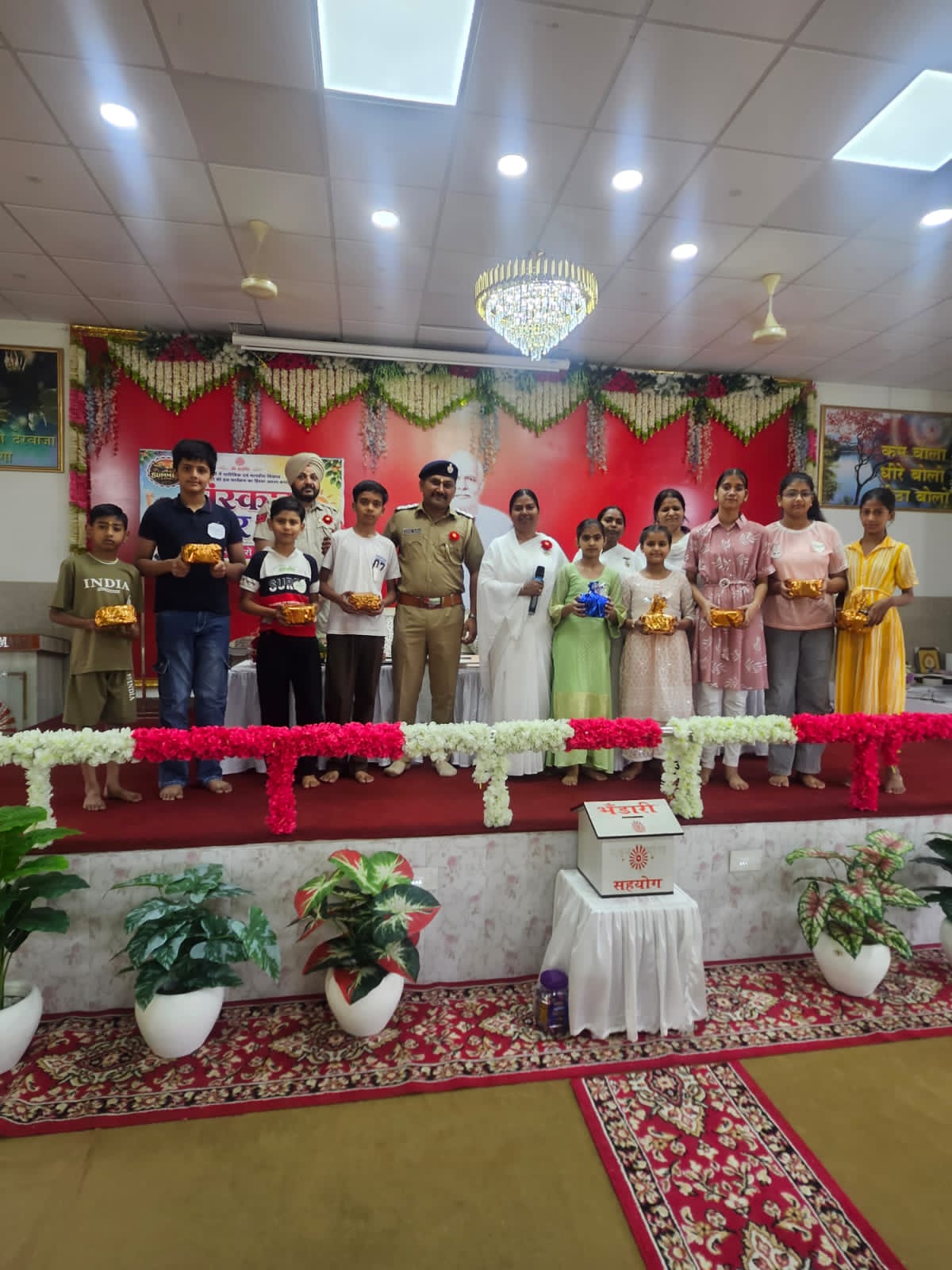 रायपुर रानी में पंचकूला ट्रैफिक पुलिस का जागरूकता अभियान, बच्चों को ट्रैफिक नियमों व साइबर सुरक्षा की दी जानकारी