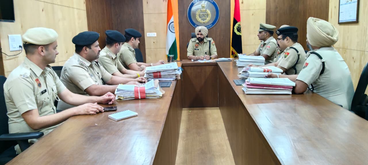 साइबर क्राइम पर पंचकूला पुलिस का बड़ा एक्शन: तीन वर्षों से लंबित 1476 शिकायतों का निपटान, फरार आरोपियों की गिरफ्तारी के लिए कई राज्यों में ताबड़तोड़ रेड