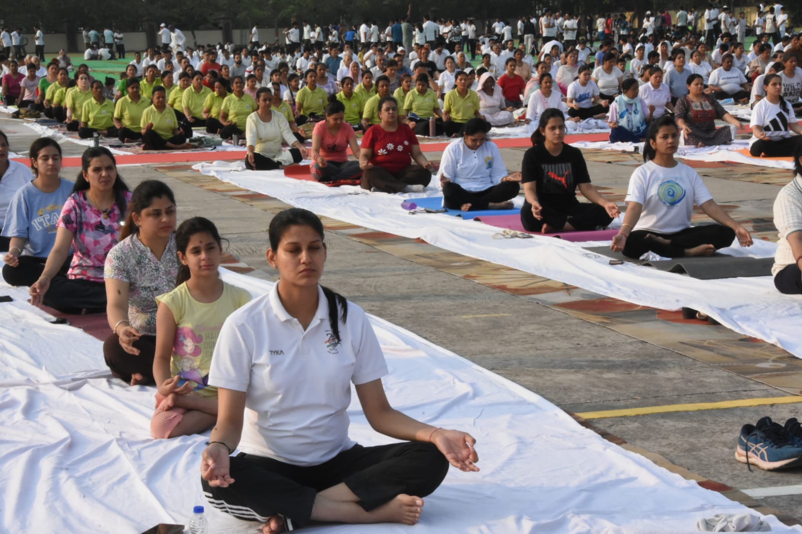 अंतर्राष्ट्रीय योग दिवस कार्यक्रम की तैयारियों के तहत आज सेक्टर-5 स्थित परेड ग्राउंड में आयोजित हुई योग रिहर्सल, अधिकारियों ने भी योग अभ्यास कर तैयारियों का लिया जायजा