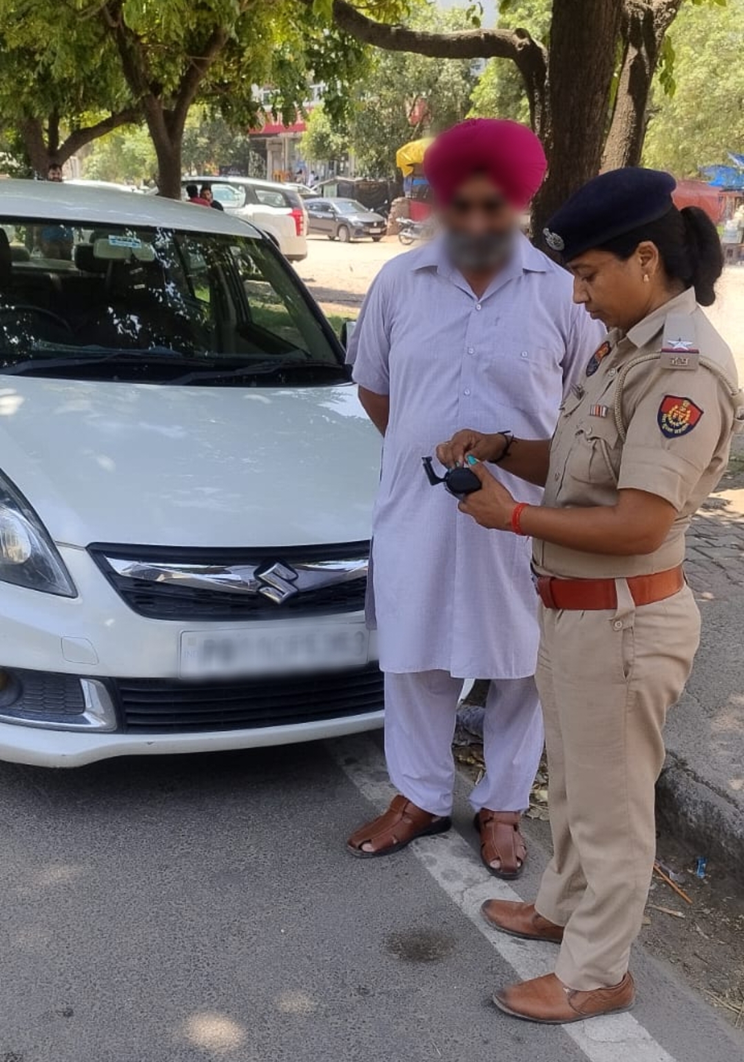 पुलिस ने पहले एडवाइजरी जारी कर चेतावनी दी, नो-पार्किंग बोर्ड भी लगाए, फिर भी नहीं माने चालक, पंचकूला के शहरी क्षेत्र में सड़क किनारे नो पार्किंग जोन में खड़े 403 वाहनों के काटे चालान