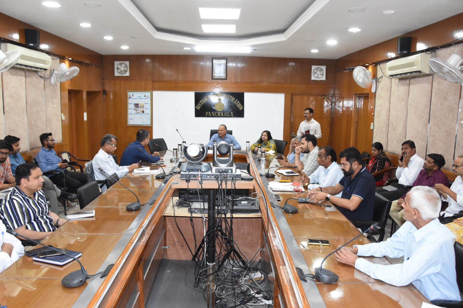 उपायुक्त ने धामण भोज टिपरा निवासी की बारीश का पानी भरने की शिकायत व गंदे पानी की निकासी की मांग पर डीडीपीओ को मौके का मुआयना कर रिपोर्ट प्रस्तुत करने के दिए निर्देश