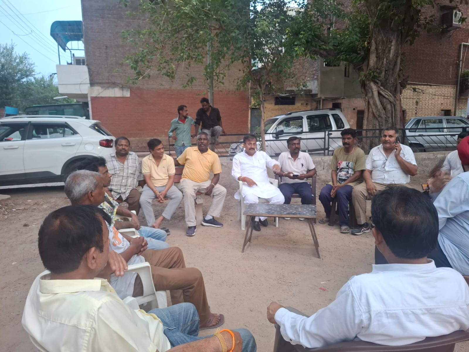 सेक्टर-30, वार्ड नं. 18 में नागरिकों की समस्याओं को लेकर भाजपा प्रदेश प्रवक्ता नरेश अरोड़ा ने की बैठक