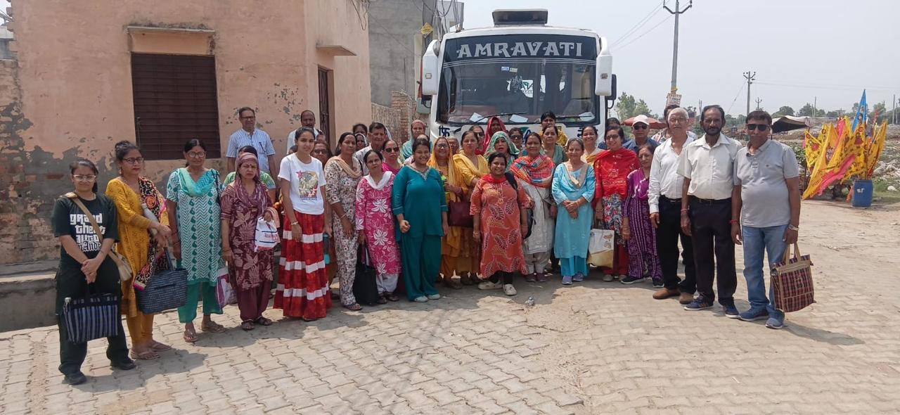 चुलकाना धाम के लिए रवाना हुआ श्रद्धालुओं का जत्था, भजनों से गुंजायमान रही बस यात्रा