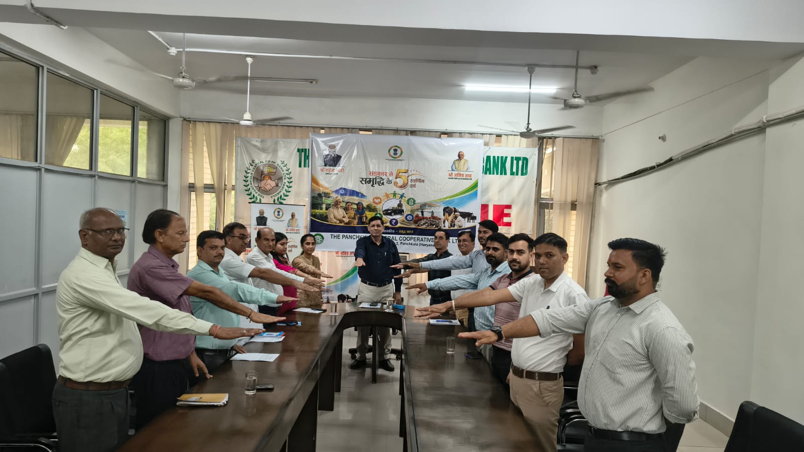 सहकारिता सप्ताह के अवसर पर पंचकूला केन्द्रीय सहकारी बैंक में कर्मचारियों ने ली ‘सहकार से समृद्धि’ की शपथ