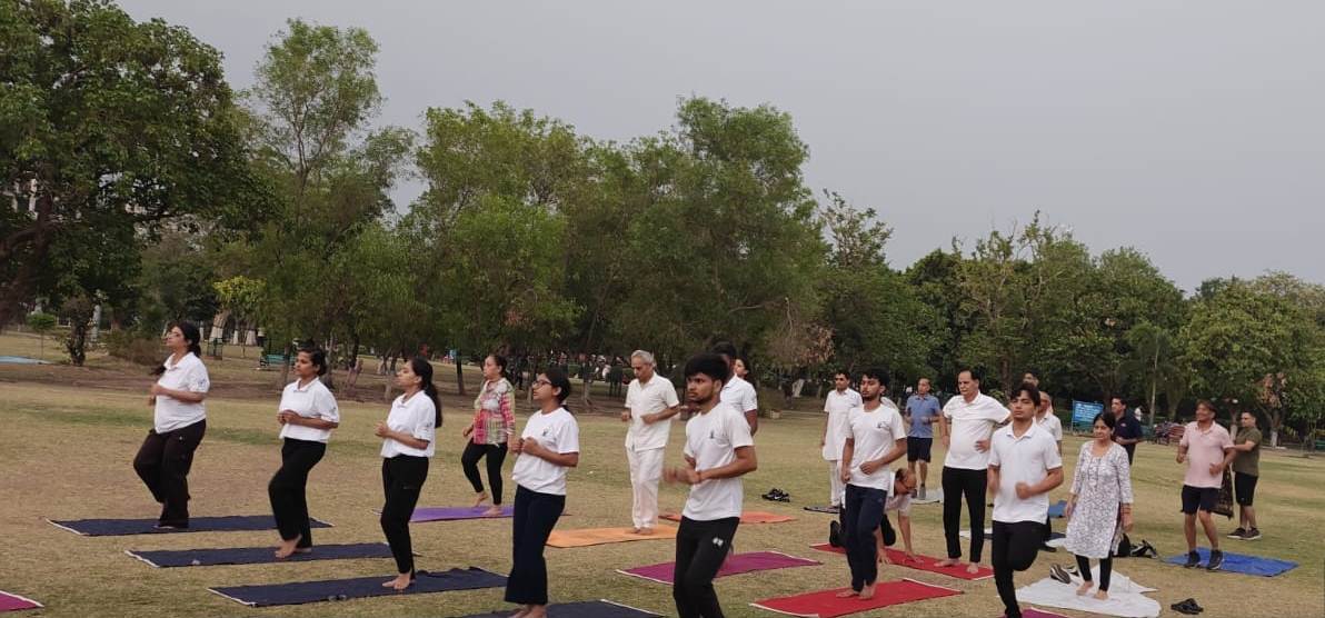 योग स्वस्थ और सकारात्मक जीवन का आधार : प्रो. सतीश गंधर्व
