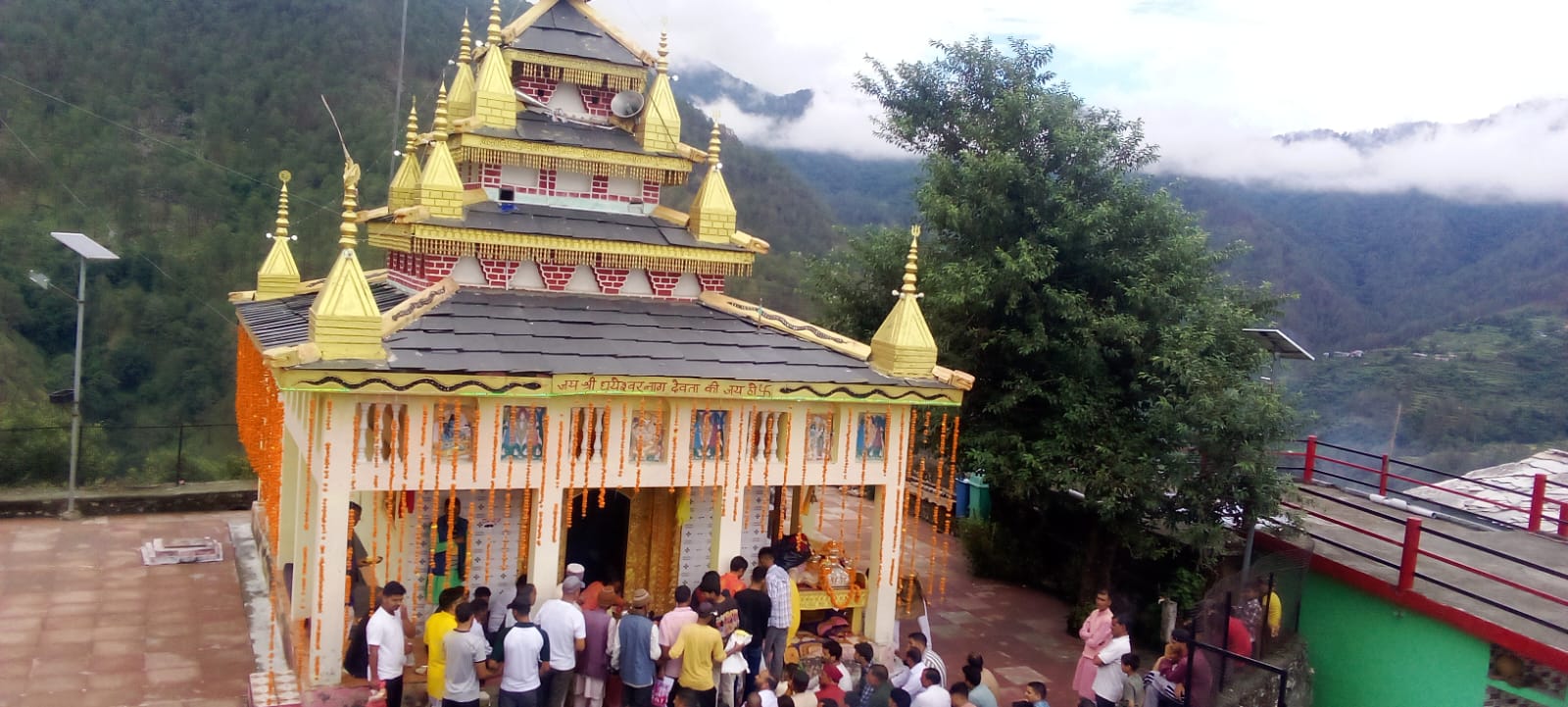 गर्भगृह से बाहर निकले धयेश्वर नाग महाराज, श्रद्धालुओं ने मांगी मन्नत