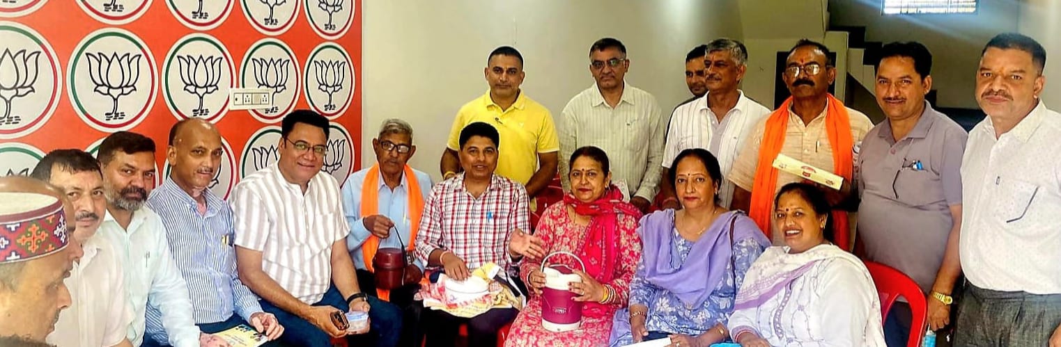 लंचबॉक्स बैठक में भाजपा हमीरपुर ने आगामी कार्यक्रमों की बनाई संगठनात्मक रणनीति, हालिया अभियानों की भी हुई समीक्षा