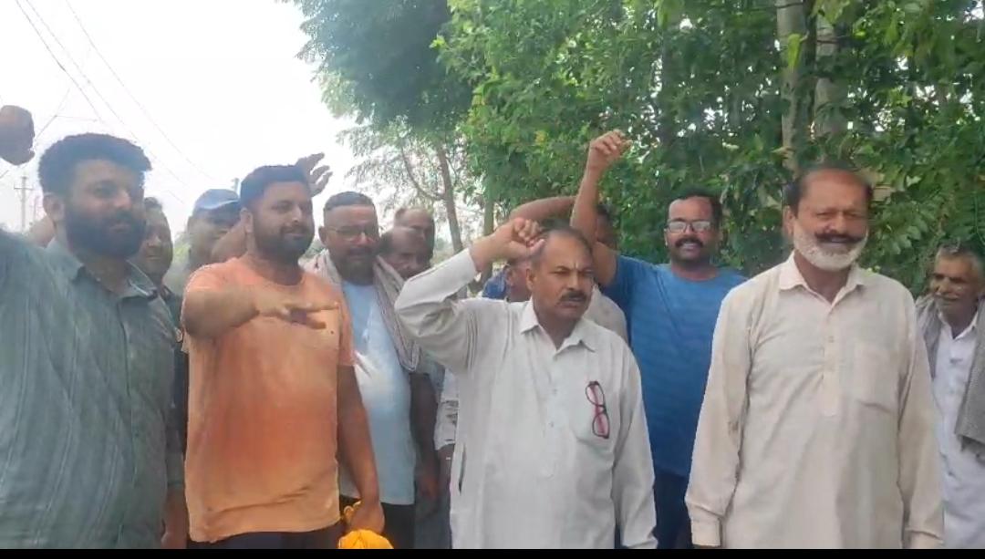 बार-बार टूट रहा बसंतर नदी का सुरक्षा बांध, किसानों का फूटा गुस्सा