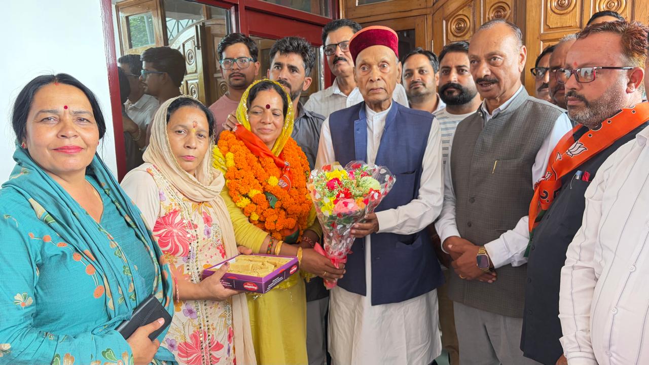 जनसेवा को सर्वोच्च प्राथमिकता बनाकर करें कार्य, जनता के विश्वास पर खरा उतरना सबसे बड़ा दायित्व: प्रो. प्रेम कुमार धूमल