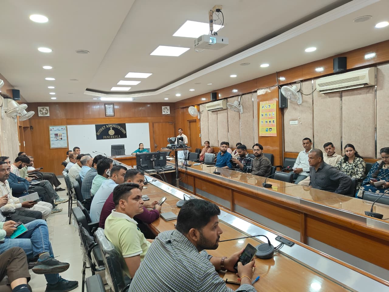 समाधान शिविर में नगराधीश ने सुनी जनसमस्याएं, अधिकांश शिकायतों का मौके पर किया समाधान
