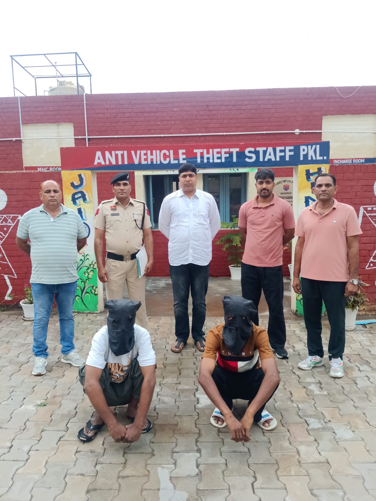 पंचकूला के अलीपुर इंडस्ट्रियल एरिया में निर्माण सामग्री चोरी करने वाले 2 आरोपी गिरफ्तार, वारदात में प्रयोग पिकअप बरामद