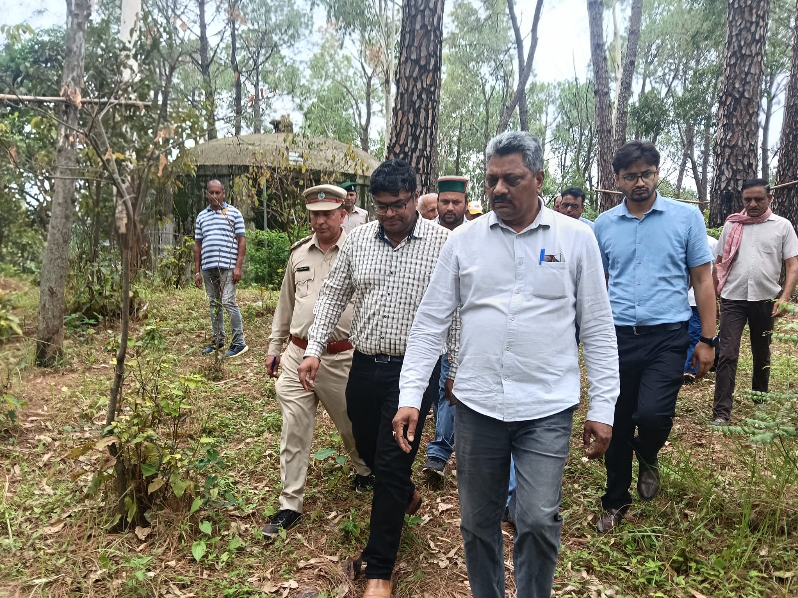भोरंज के बडैहर में बनेगा नेचर पार्क ,विभागीय अधिकारियों के साथ विधायक सुरेश कुमार ने किया निर्माण स्थल का निरीक्षण