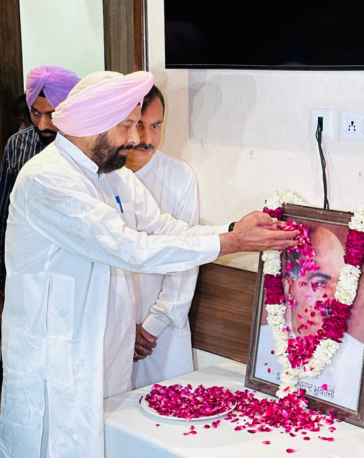 भाजपा पंजाब ने डॉ. श्यामा प्रसाद मुखर्जी की 125वीं जयंती पर अर्पित की पुष्पांजलि