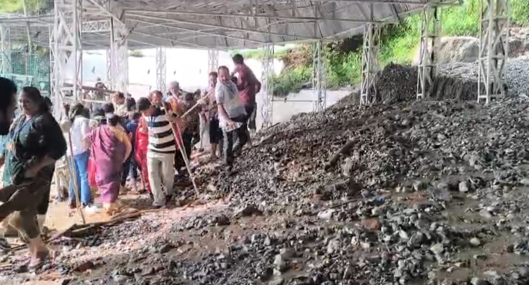 हिमकोटी के पास हल्का भूस्खलन, वैष्णो देवी यात्रा मार्ग अस्थायी रूप से प्रभावित, कोई हताहत नहीं