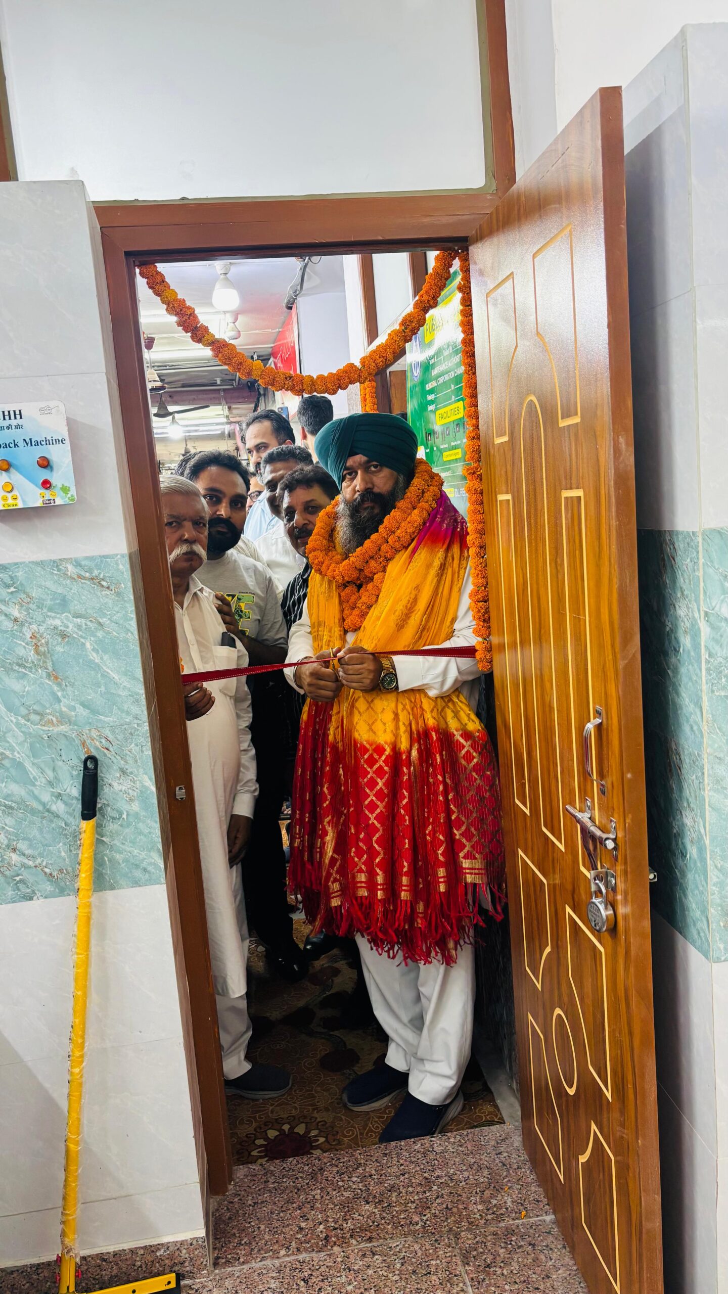 काउंसलर हरदीप सिंह बुटेरला ने कृष्णा मार्केट में स्मार्ट पब्लिक टॉयलेट का किया उद्घाटन