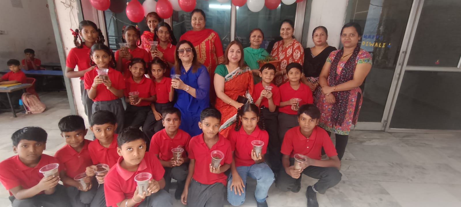 तथास्तु चैरिटेबल स्कूल में वृक्षारोपण जागरूकता अभियान आयोजित