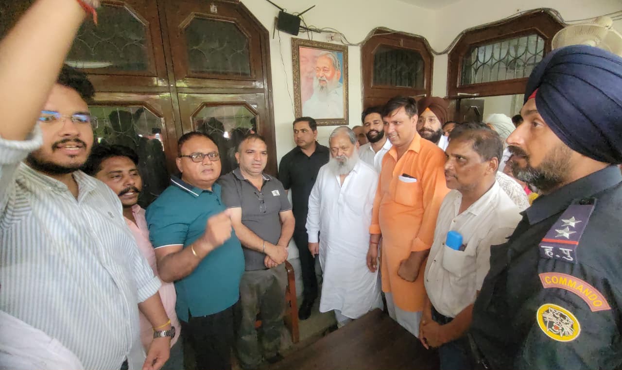 काम में लापरवाही का आरोप, ऊर्जा मंत्री अनिल विज ने जनस्वास्थ्य विभाग के फोरमैन व तीन ट्यूबवेल आपरेटरों के विरुद्ध जांच के निर्देश दिए