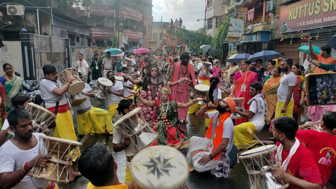 कोलकाता में निकली भगवान जगन्नाथ की भव्य रथयात्रा