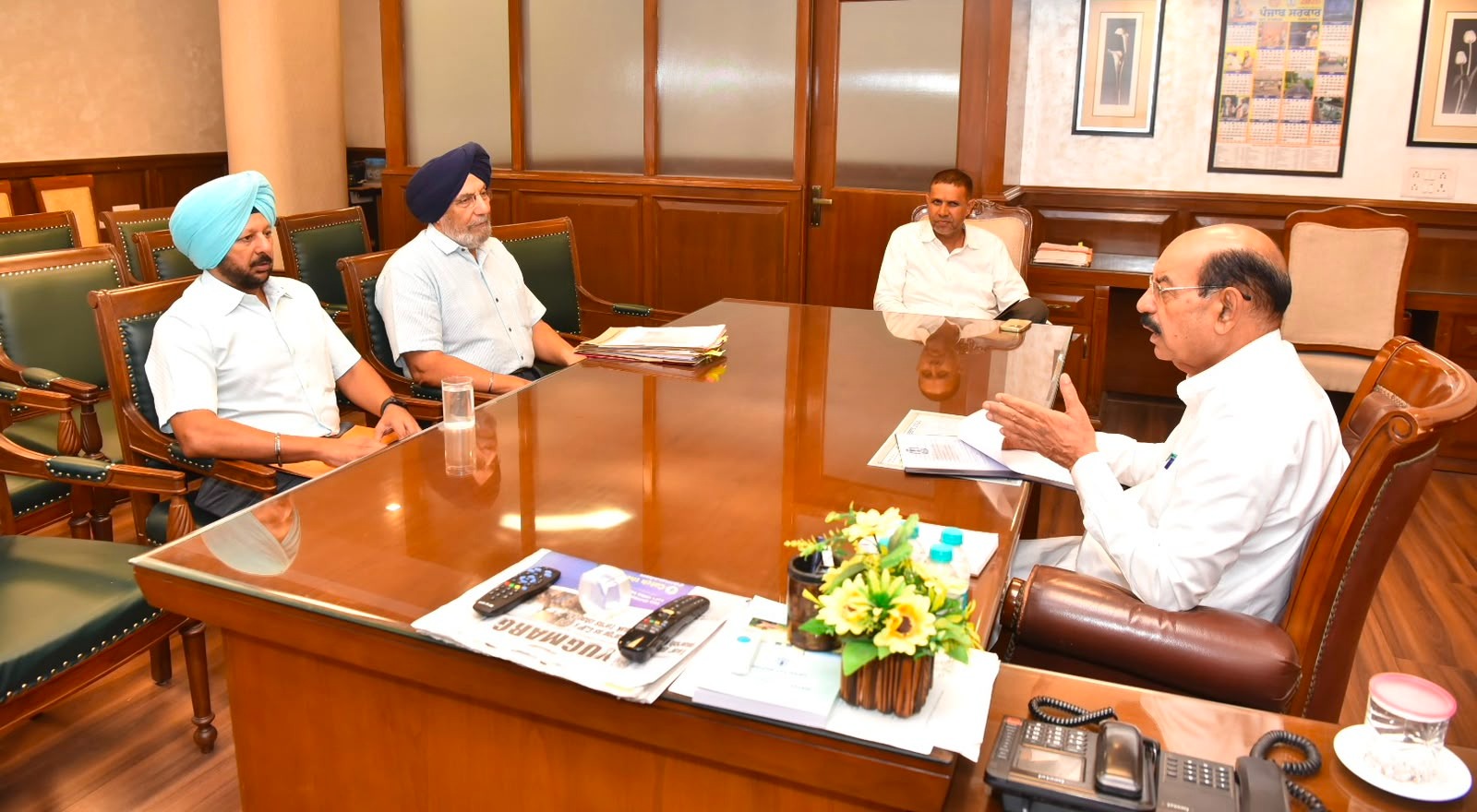 मोहिंदर भगत ने पूर्व सैनिकों के कल्याण को सुनिश्चित करने के लिए अधिकारियों के साथ की विशेष समीक्षा बैठक