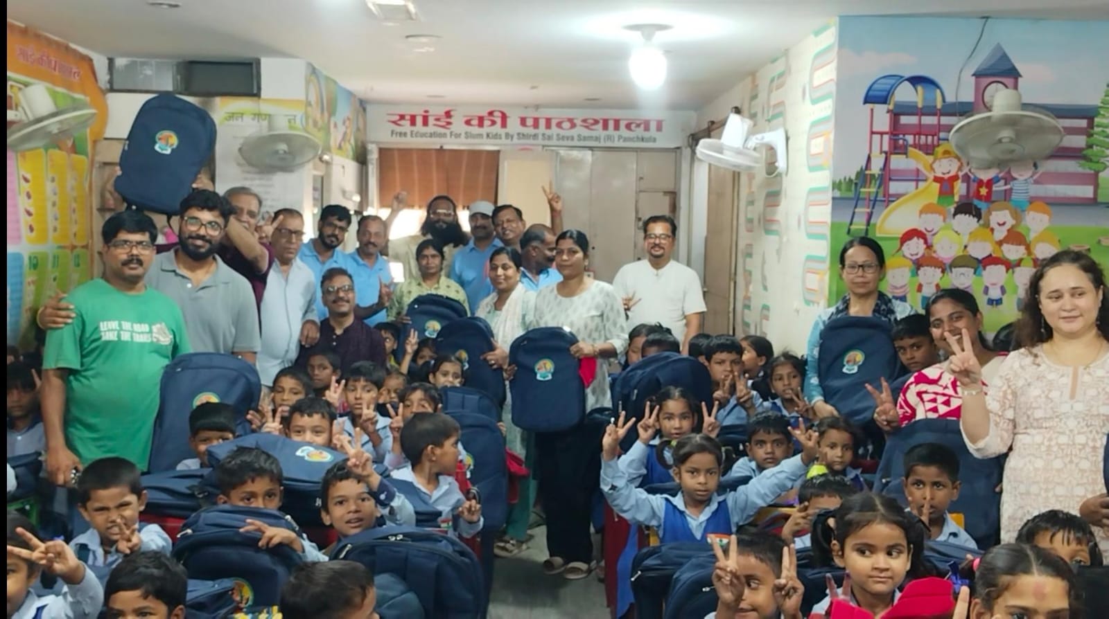 साईं की पाठशाला’ बनी शिक्षा की नई उम्मीद: केरल समाजम ने 100 जरूरतमंद बच्चों को वितरित किए स्कूल बैग व शैक्षणिक सामग्री