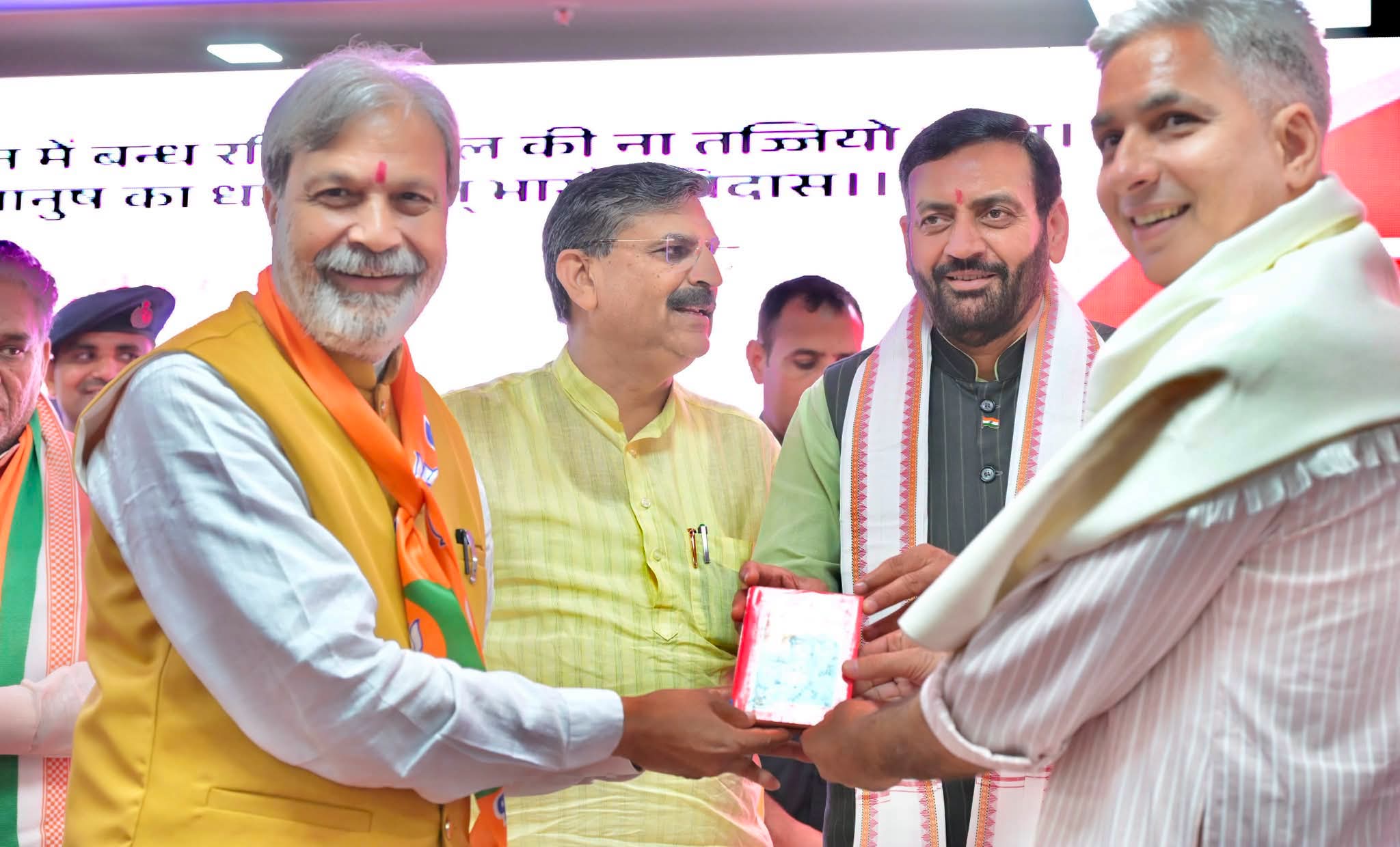 संगठनात्मक कार्यों के उत्कृष्ट क्रियान्वयन और बेहतर प्रदर्शन पर मिला सम्मान, कार्यकर्ताओं की मेहनत और समर्पण को बताया सफलता का आधार- डॉक्टर मदन लाल गोयल
