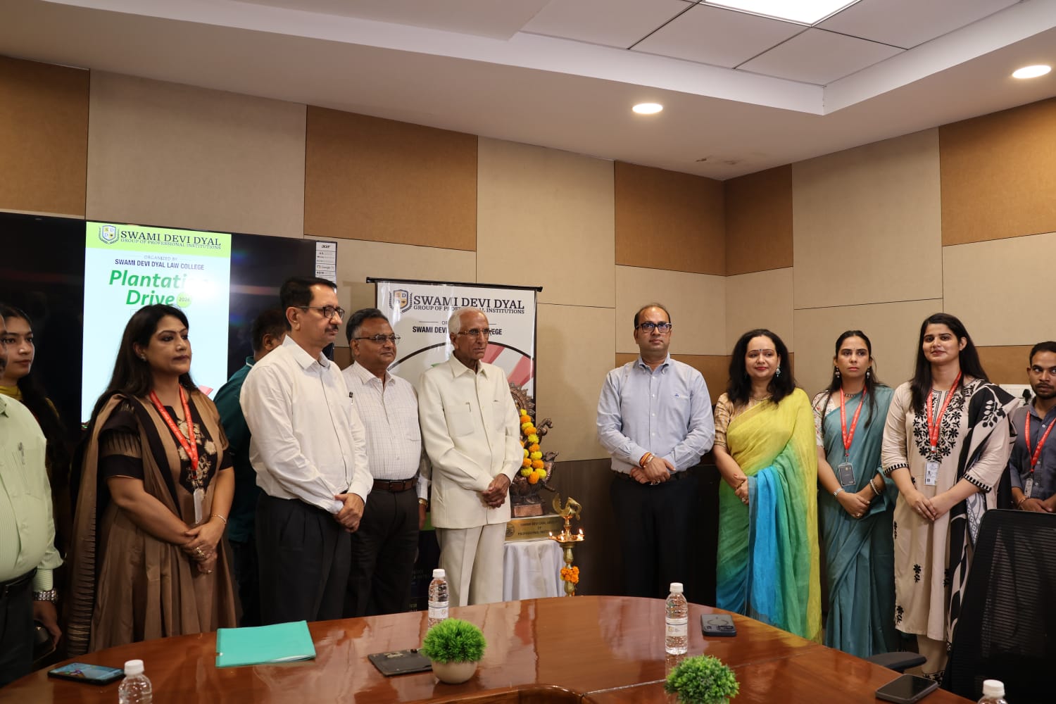 स्वामी देवी दयाल लॉ कॉलेज में ‘प्लांटेशन ड्राइव–2026’ का आयोजन, पर्यावरण संरक्षण का दिया संदेश