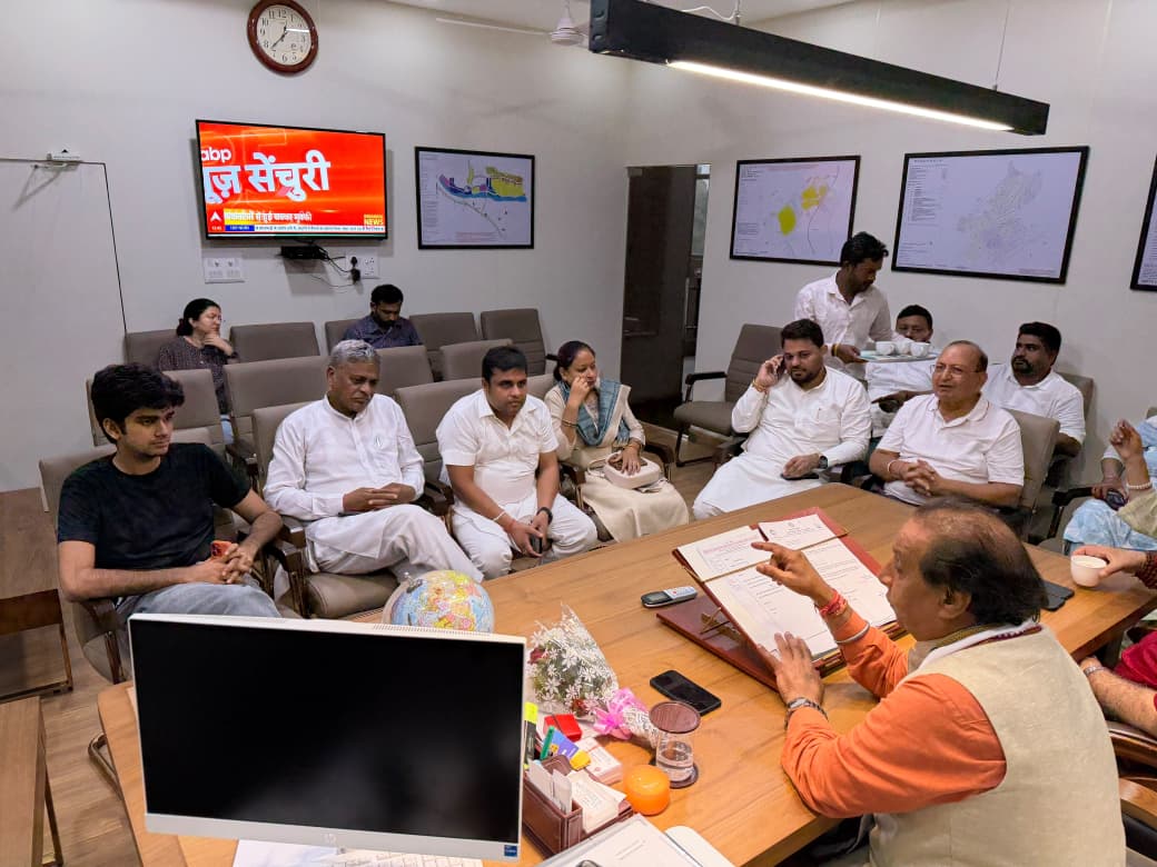तिरंगा यात्रा की तैयारियों को लेकर मेयर श्याम लाल बंसल ने पार्षदों के साथ की महत्वपूर्ण बैठक