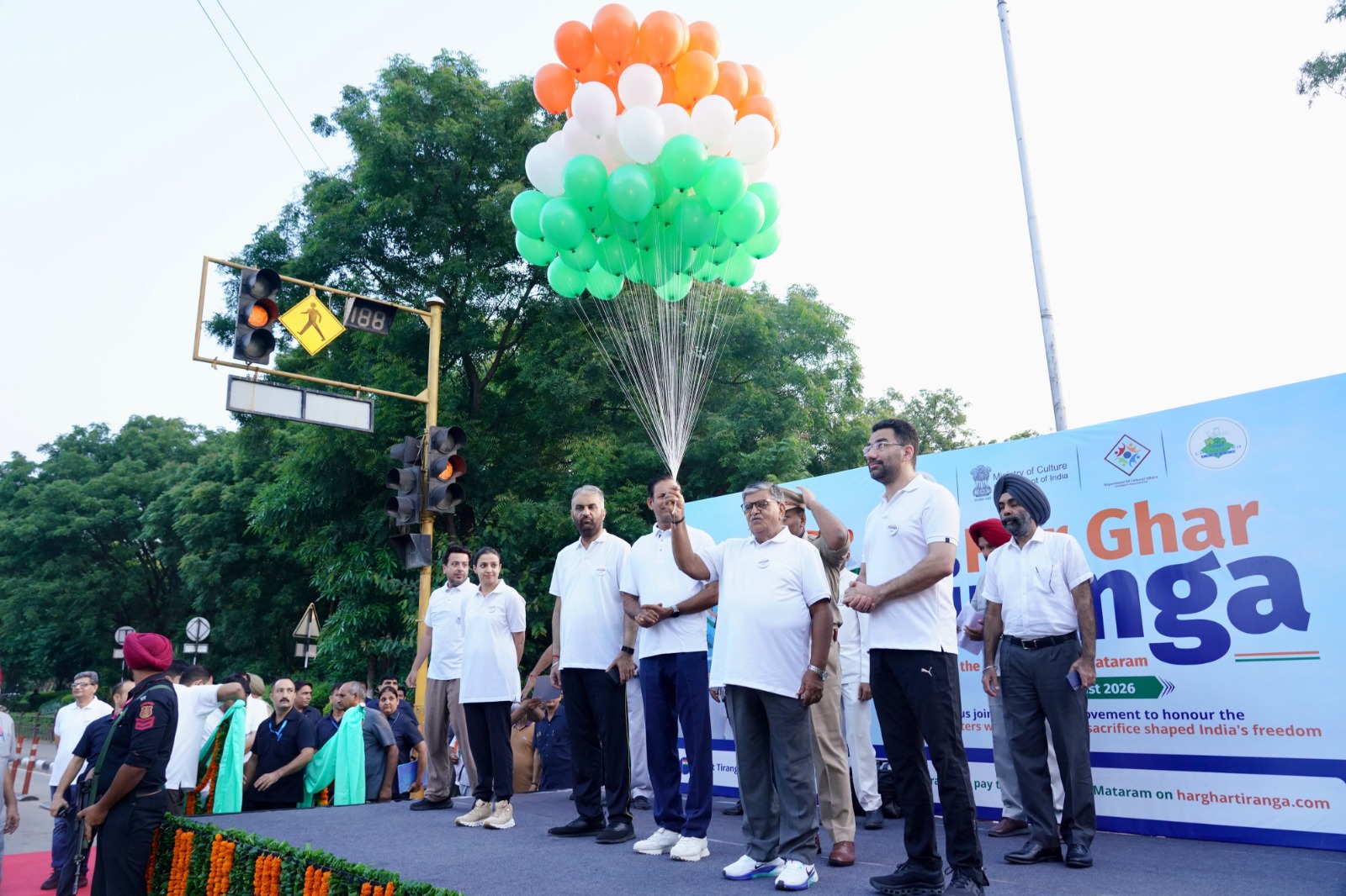 राज्यपाल ने सुखना झील पर ‘हर घर तिरंगा’ वॉकाथॉन में लिया हिस्सा, नागरिकों से राष्ट्रीय मूल्यों को अपनाने का आह्वान