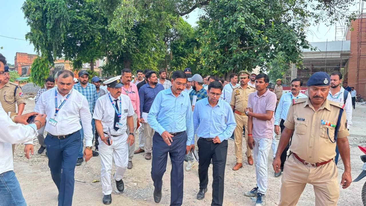 अमृत भारत स्टेशनों की रफ्तार पर डीआरएम की नजर, यात्री सुविधाओं और संरक्षा को सर्वोच्च प्राथमिकता