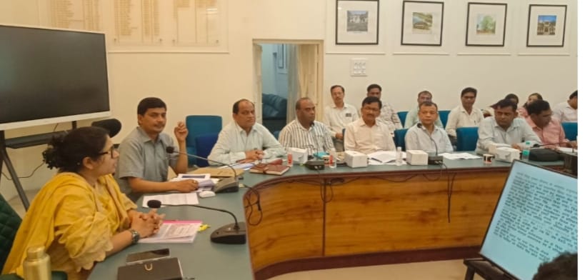 जिलाधिकारी की अध्यक्षता में आयोजित हुई जिला स्वास्थ्य समिति की बैठक