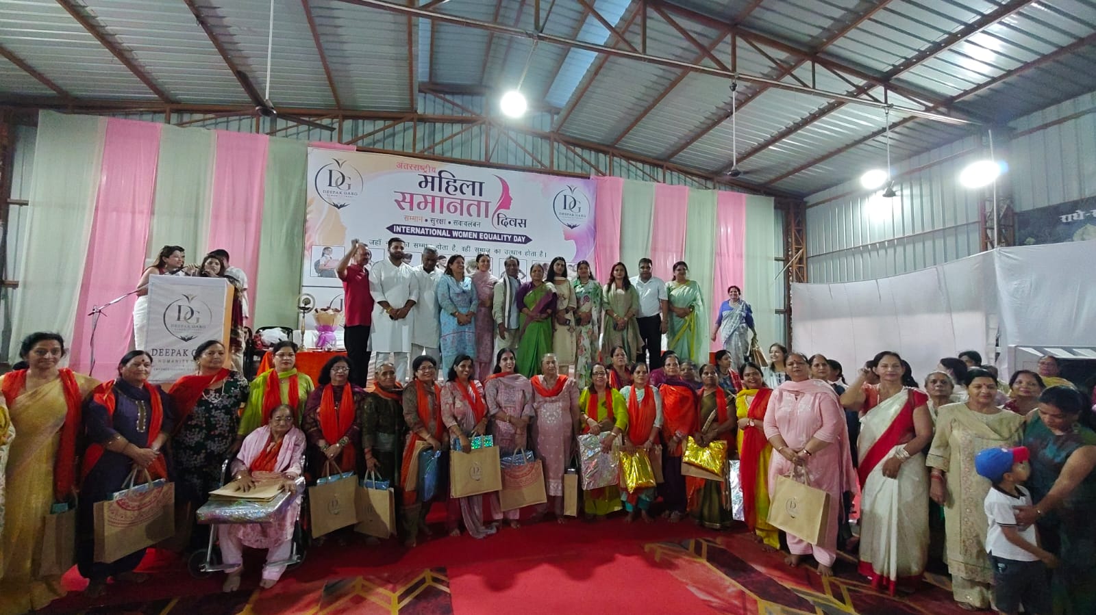 महिला समानता दिवस पर दीपक गर्ग ह्यूमैनिटी ट्रस्ट का भव्य आयोजन, 50 से अधिक महिलाओं व बच्चियों को किया सम्मानित