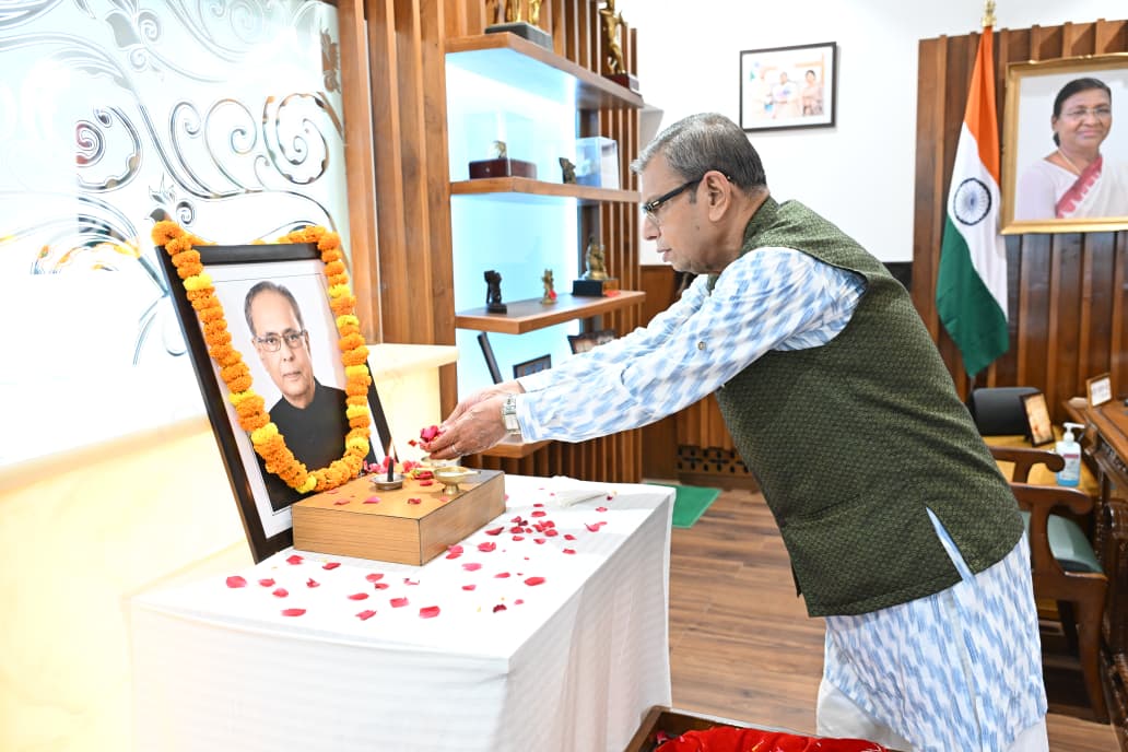 हरियाणा के राज्यपाल प्रो. असीम कुमार घोष ने पूर्व राष्ट्रपति प्रणब मुखर्जी को दी श्रद्धांजलि