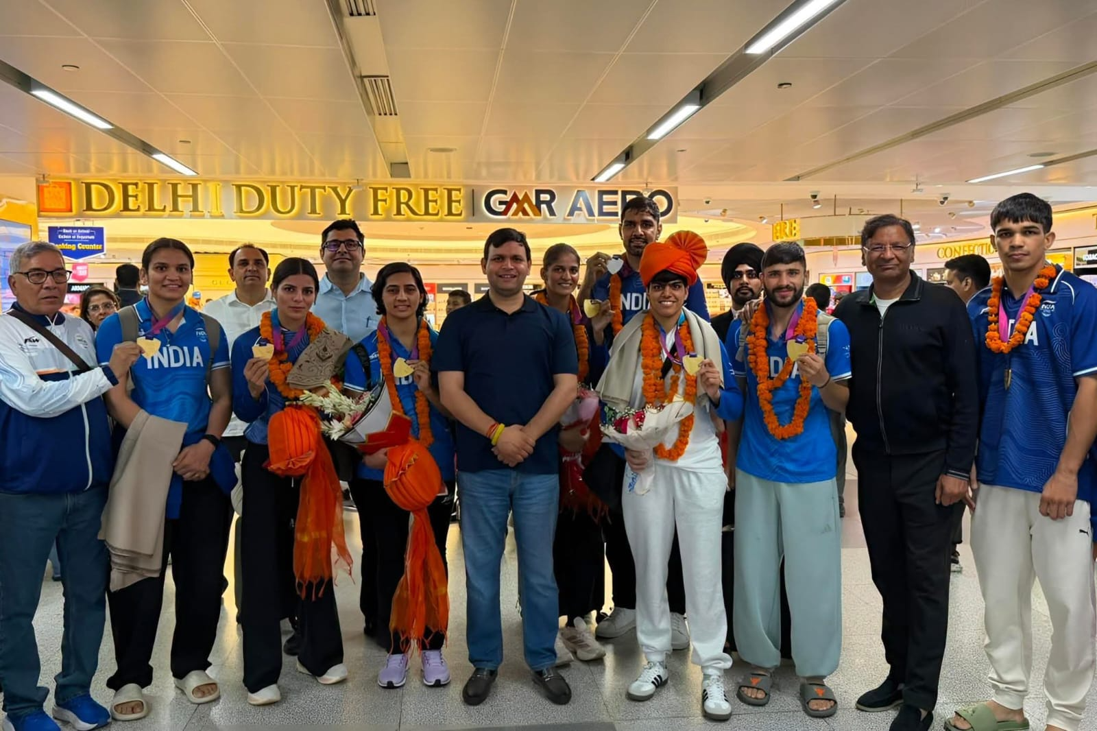 कॉमनवेल्थ गेम्स 2026 के पदक विजेता खिलाड़ियों का स्वदेश आगमन पर भव्य स्वागत