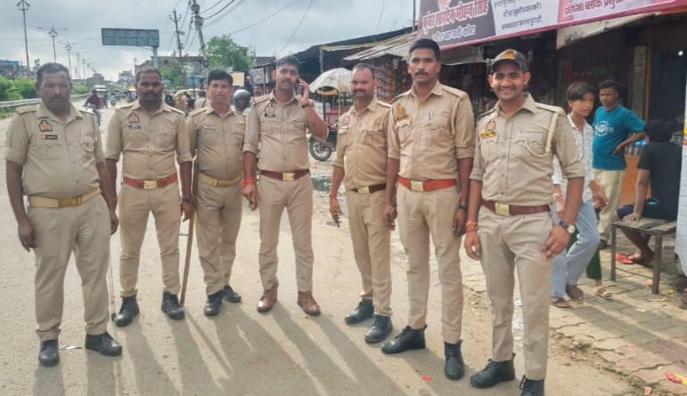 सड़क सुरक्षा को लेकर कर्नलगंज पुलिस का जागरूकता अभियान