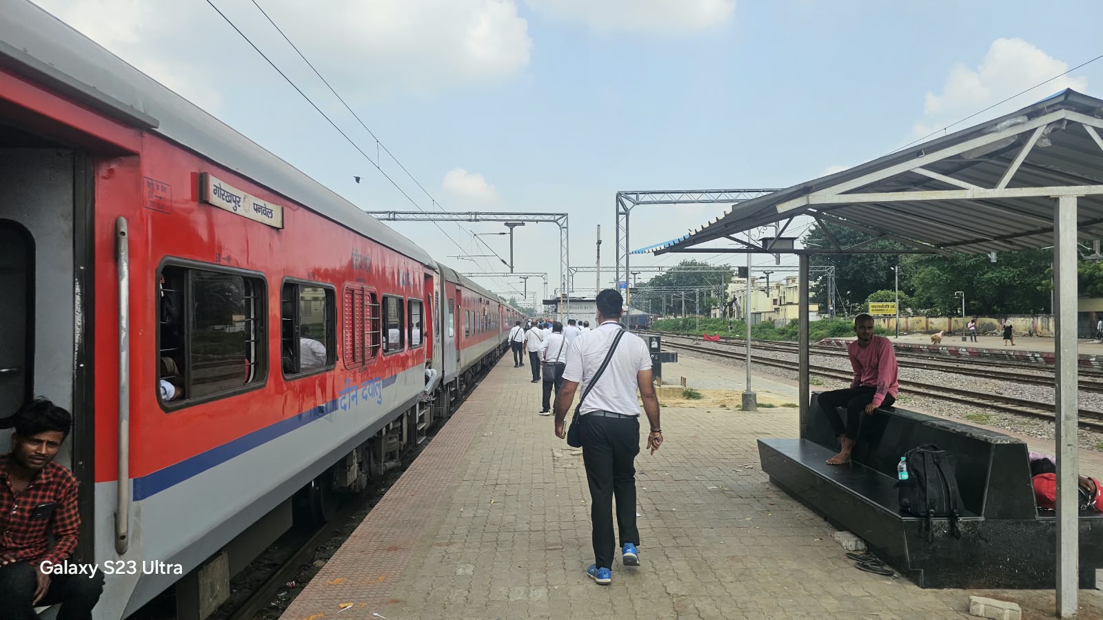 बाराबंकी में टिकट जांच अभियान, 187 यात्रियों से ₹1.75 लाख वसूले