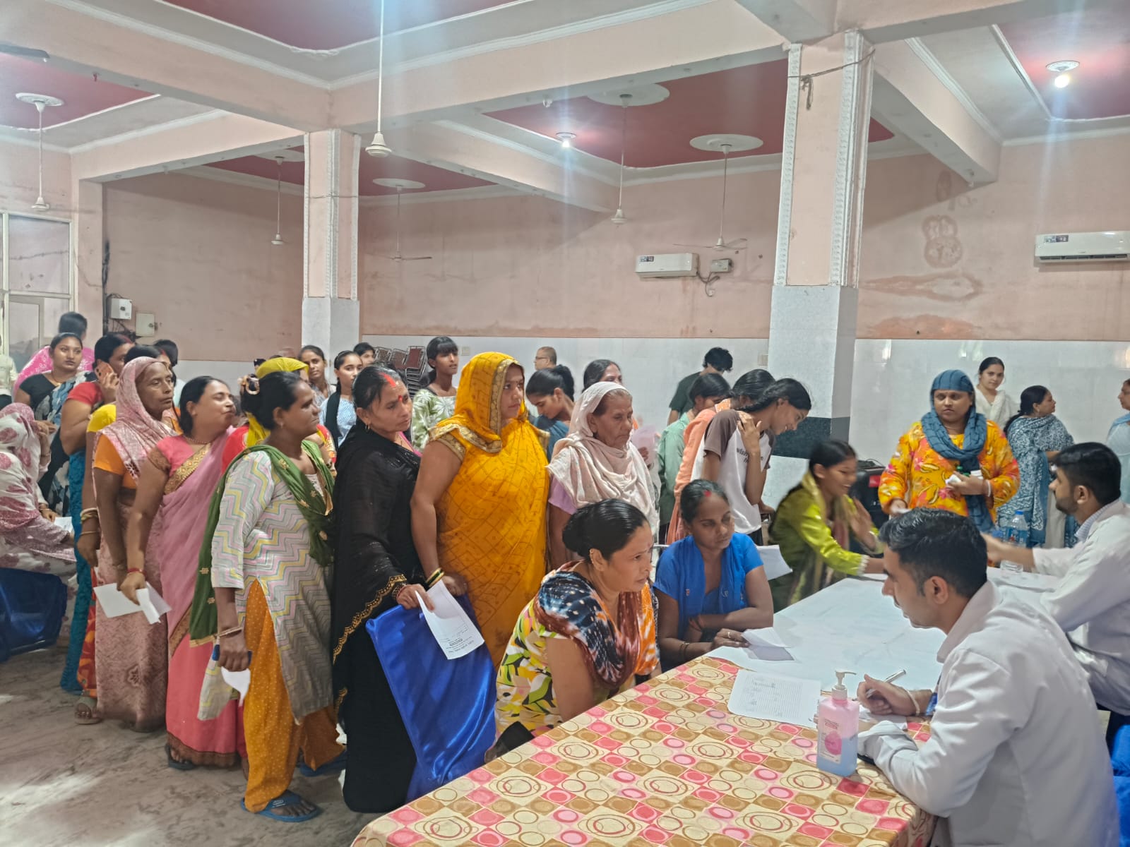 बापूधाम में निशुल्क चिकित्सा शिविर में 165 लोगों के स्वास्थ्य की जांच, निशुल्क दवाइयां वितरित