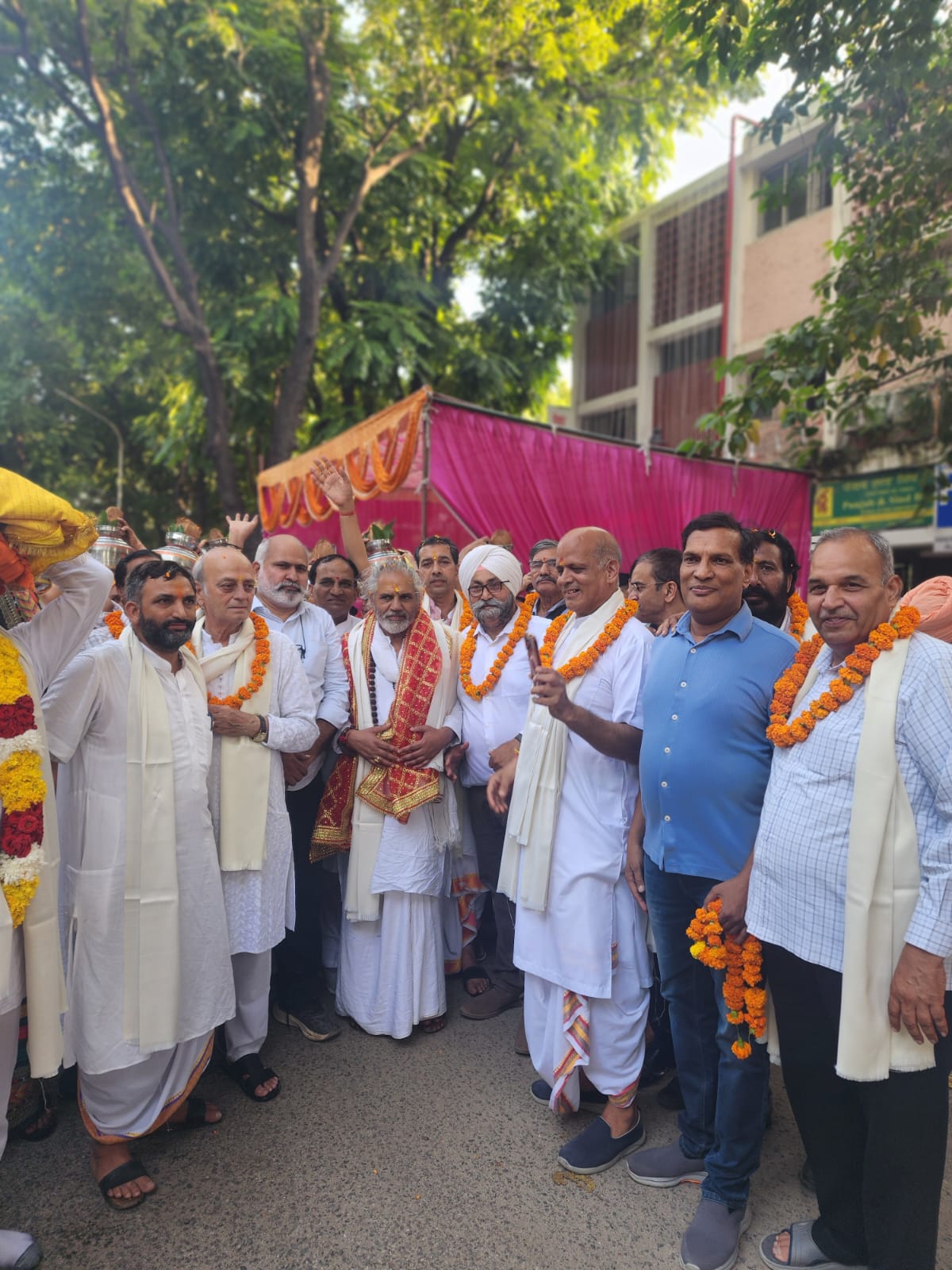 भक्ति और श्रद्धा से गूंज उठा सेक्टर 24, निकली भव्य कलश एवं शोभायात्रा