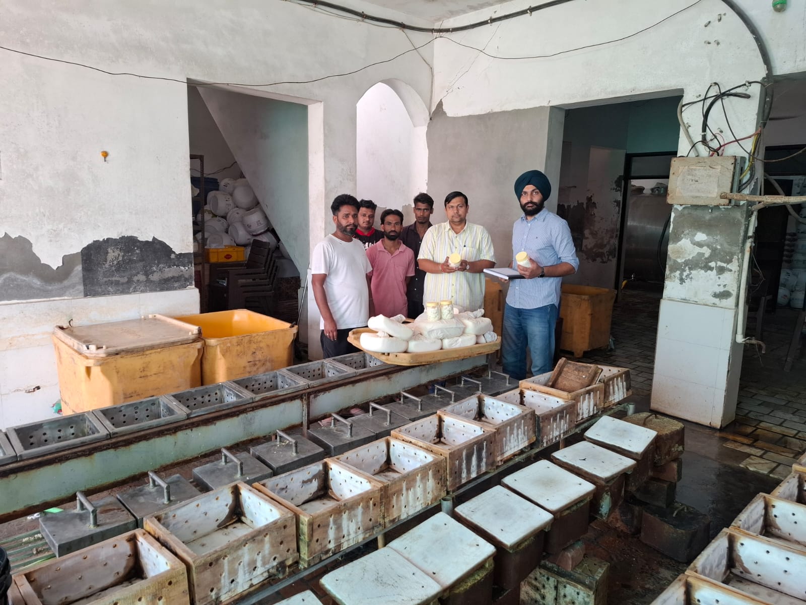 त्योहारों के सीजन के मद्देनजर खाद्य पदार्थों की गुणवत्ता पर तीखी नजर रखने के लिए जांच अभियान किया तेज