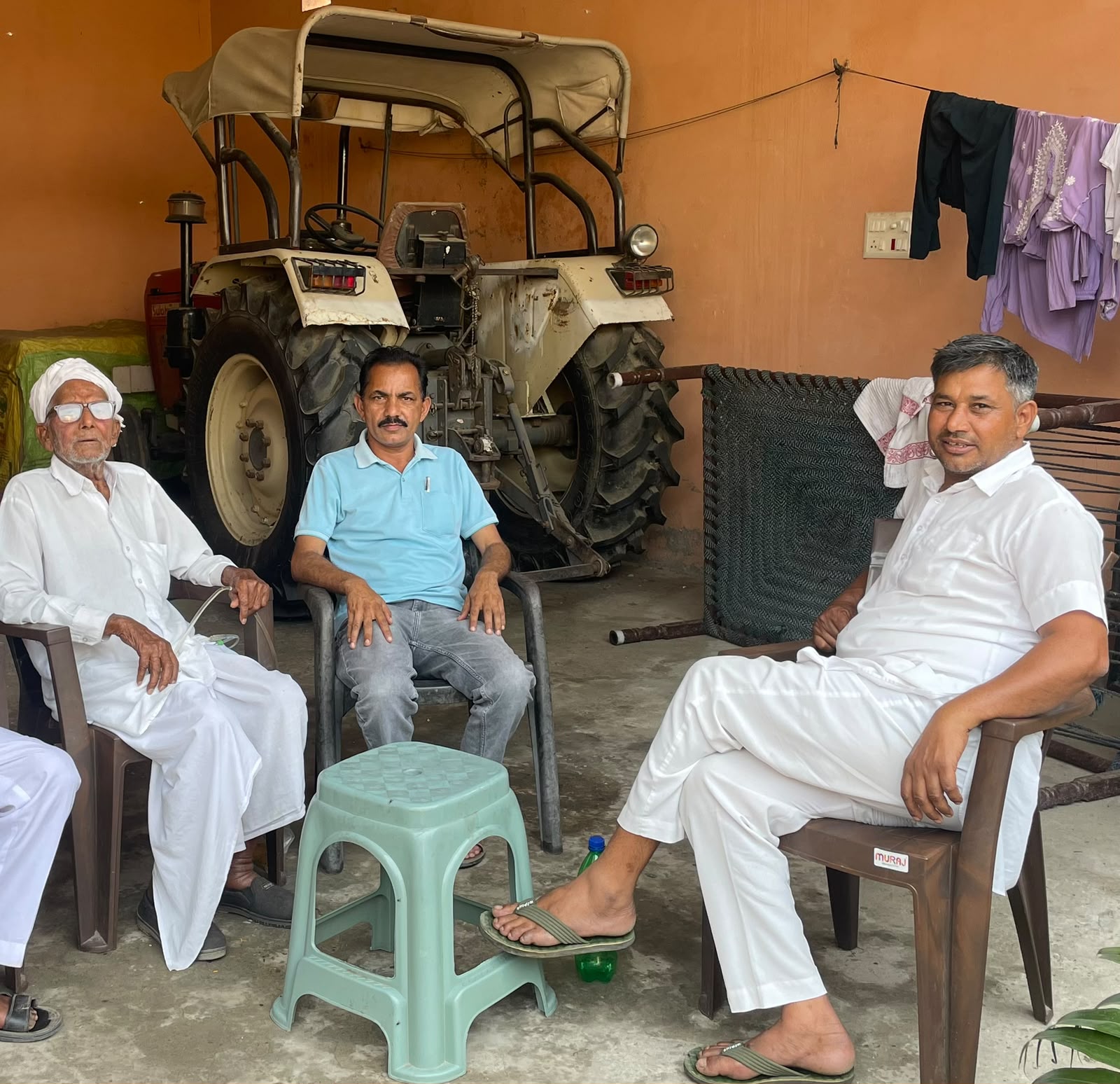 स्वाभिमान की मिसाल: 80 वर्षीय बुजुर्ग किसान ने मेहनत के दम पर ठुकराई बुढ़ापा पेंशन