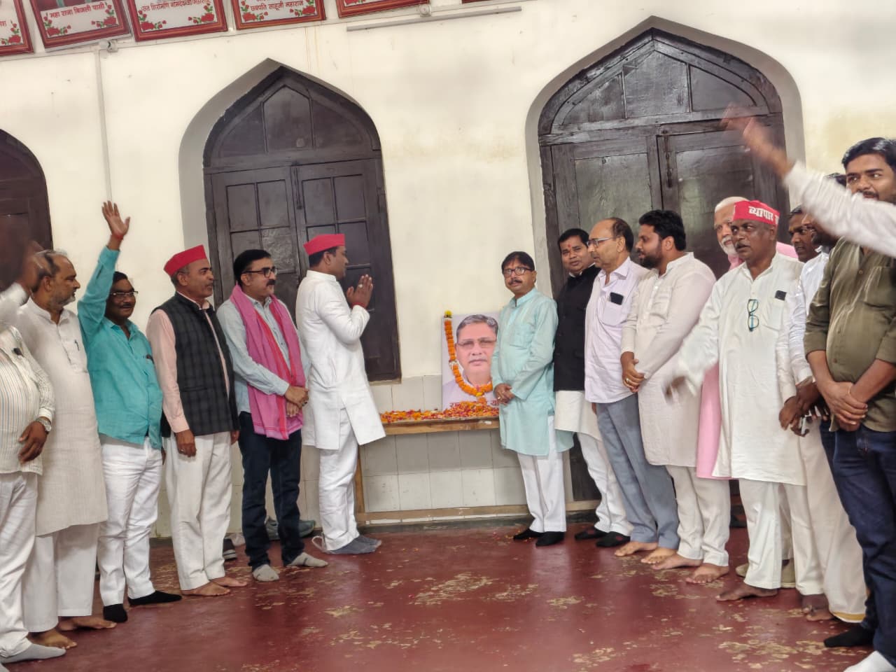 संघर्ष की विरासत छोड़ गए राज बहादुर यादव, पुण्यतिथि पर सपा ने दी भावभीनी श्रद्धांजलि