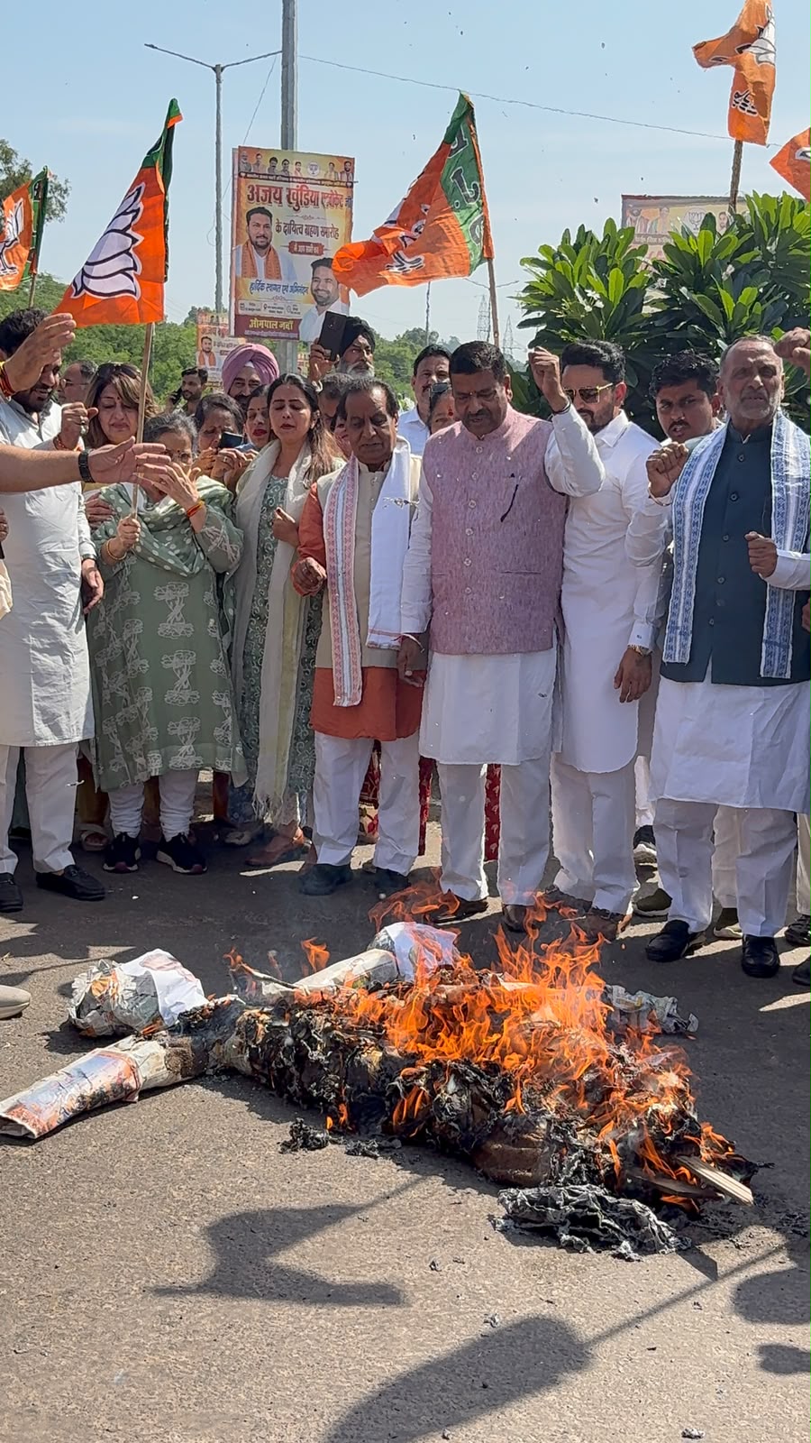 भाजपा नेत्रियों ने कांग्रेस सांसद के इस्तीफे और पार्टी से निष्कासन की मांग की