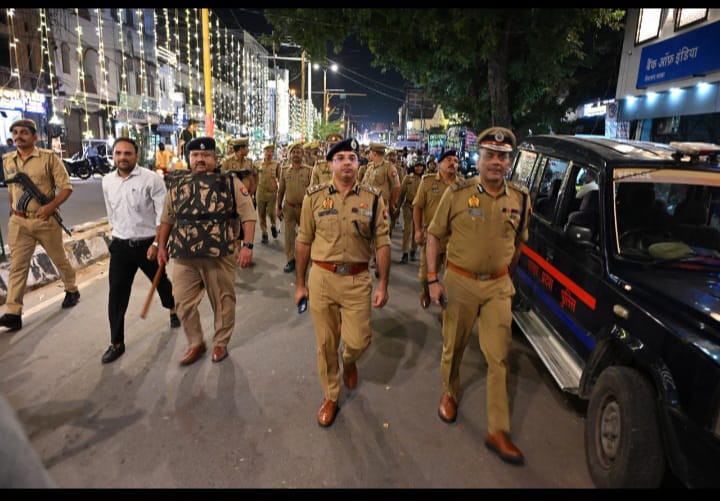 त्योहारों पर सुरक्षा का भरोसा, सड़कों पर उतरे अपर पुलिस महानिदेशक लखनऊ