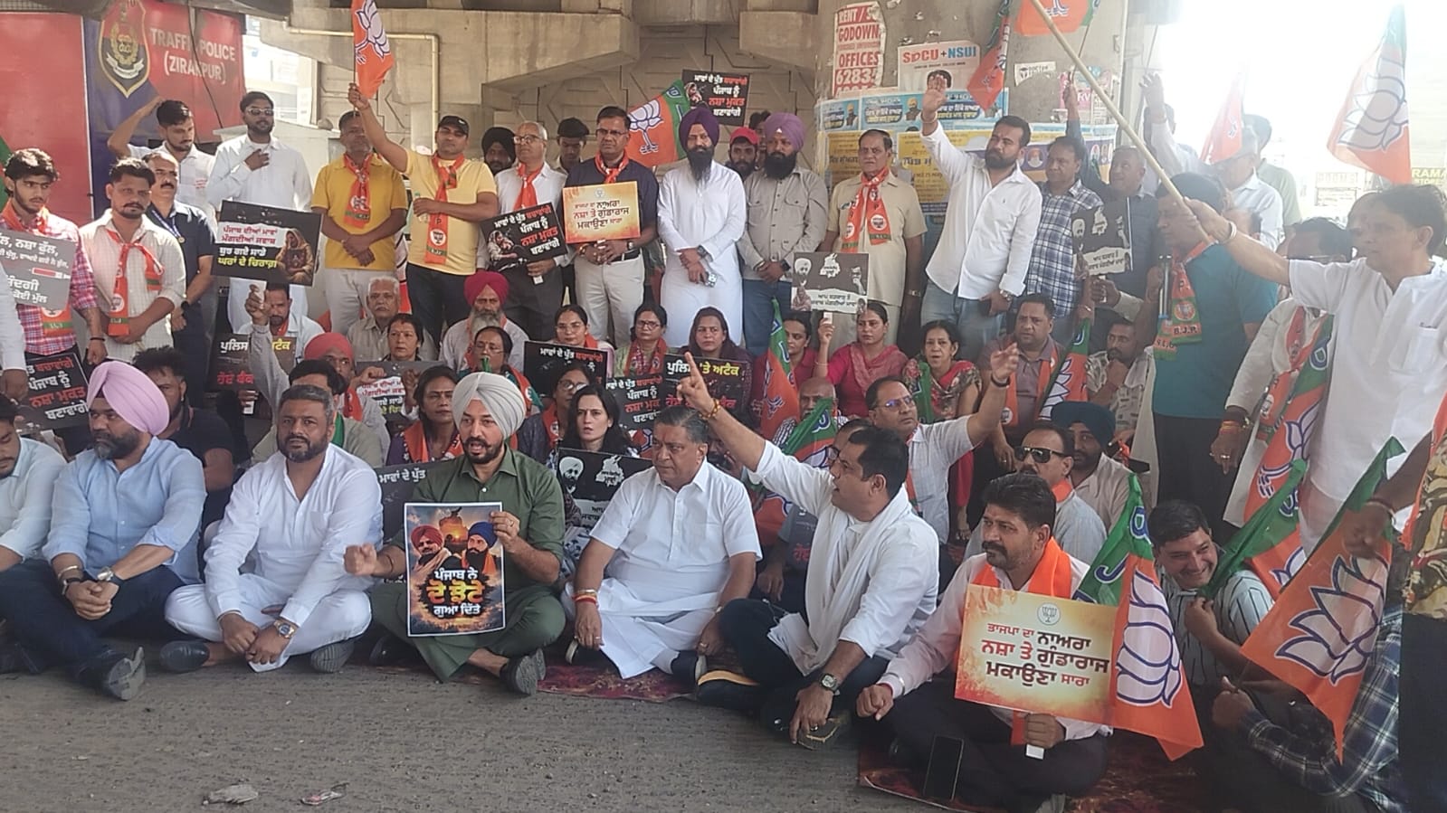 पंजाब में बिगड़ती कानून व्यवस्था के खिलाफ भाजपा का प्रदर्शन, सिंहपुरा चौक पर पंजाब सरकार के विरुद्ध की नारेबाजी