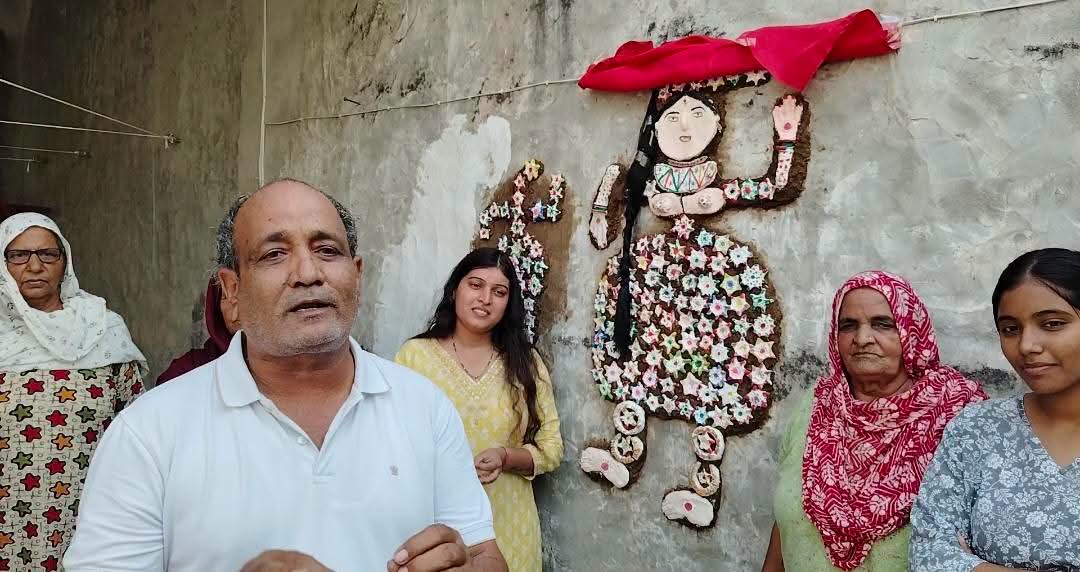 हरियाणवी संस्कृति और लोक परंपराओं को सहेजने की अनूठी पहल, कासनी में सांझी प्रतियोगिता आयोजित 10 प्रतिभागियों ने लिया हिस्सा