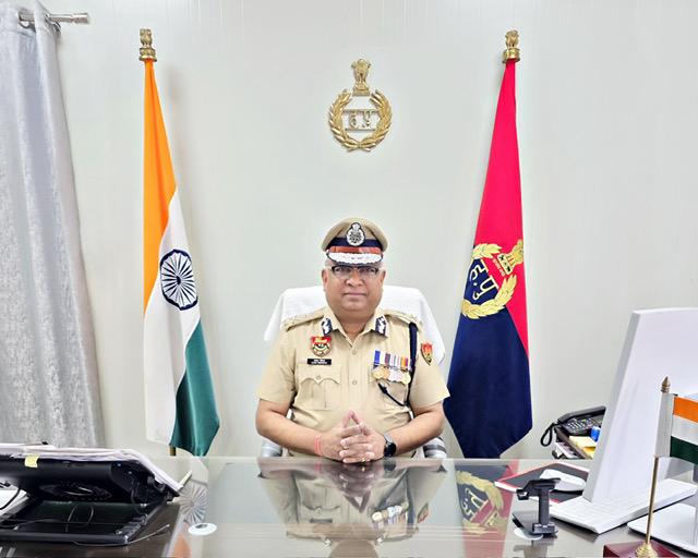 डीजीपी अजय सिंघल की वाहन चालकों से अपील— निर्धारित मानकों के अनुरूप एचएसआरपी लगवाएं, यातायात नियमों का करें पालन