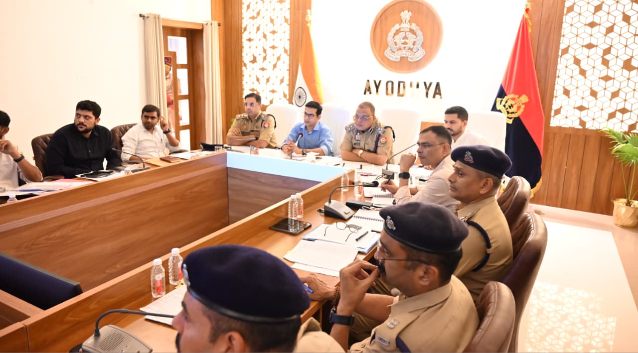 दुर्गा पूजा-दशहरा की तैयारियों पर मंडलायुक्त राजेश कुमार और डीआईजी सोमेन वर्मा सख्त, सुरक्षा-सुविधाओं के पुख्ता इंतजाम के निर्देश