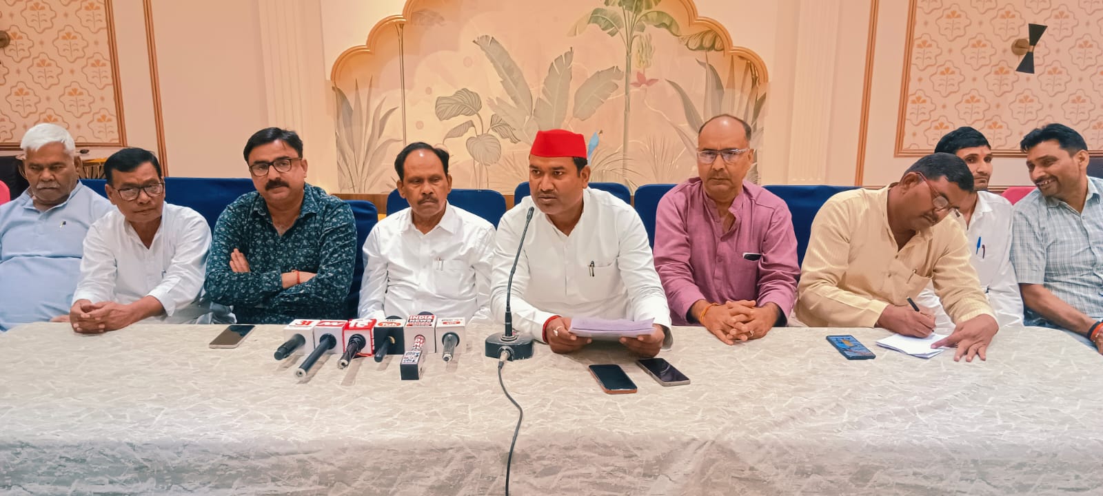 शिक्षक हितों की लड़ाई को सपा ने दी धार, जय सिंह यादव बोले—शिक्षकों के अधिकारों की आवाज बनेगी पार्टी