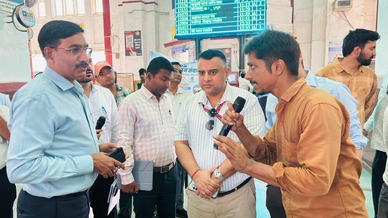 अयोध्या धाम समेत 135 रेलवे स्टेशनों पर स्वच्छता का संदेश, यात्रियों से मांगे सुझाव